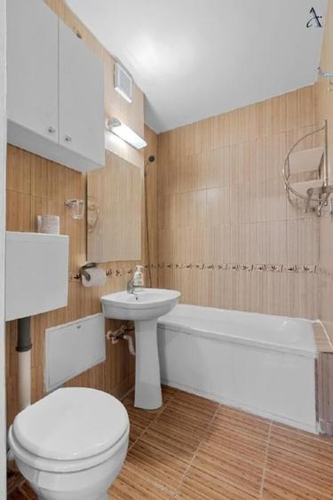 Apartament cu 3 camere semidecomandat în Capitale