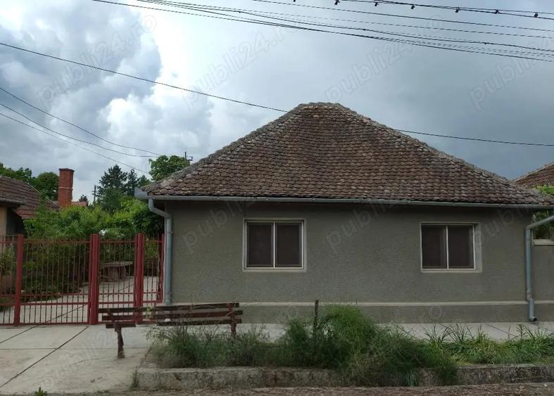 Casă cu 3 camere cu Teren 600 Mp în Central