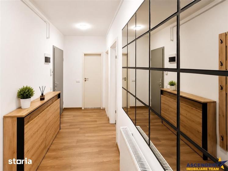 Apartament cu 3 camere decomandat în Tractorul