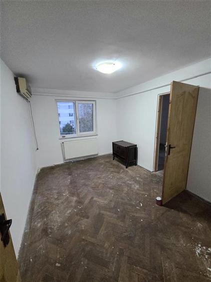 Apartament cu 2 camere semidecomandat în Tomis III