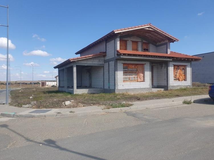 Casă cu 4 camere în Valu lui Traian