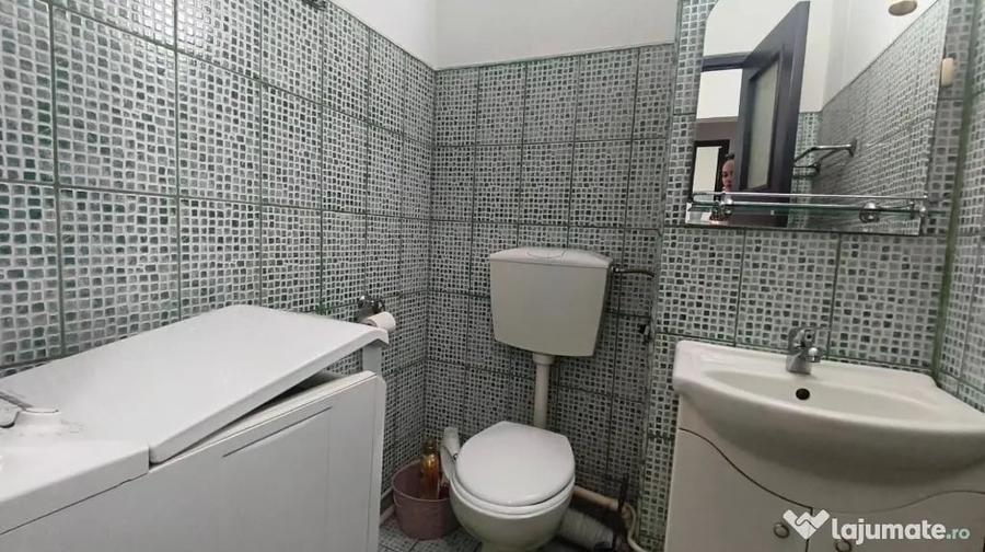 Apartament cu 3 camere decomandat în Piața Centrală