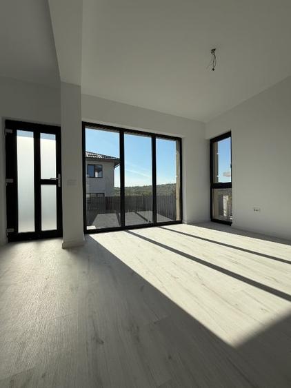 Casă individuală cu 4 camere cu Teren 450 Mp în Valea Adâncă
