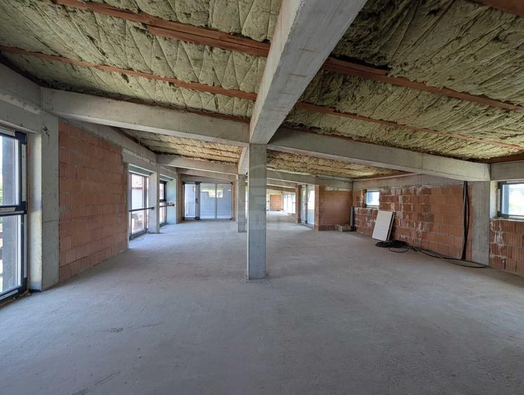 Spațiu comercial, de 162 mp, în Florești