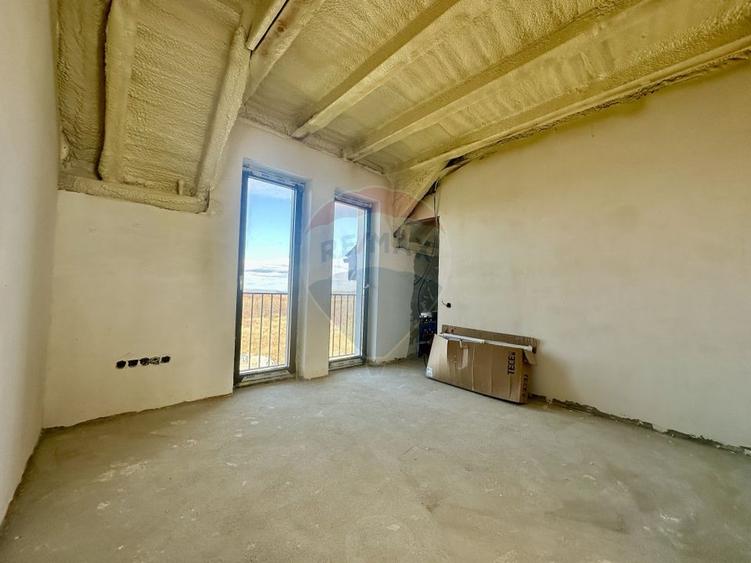Casă individuală cu 7 camere cu Teren 350 Mp în Sălicea