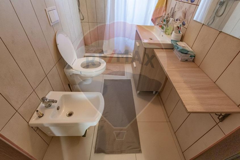 Casă individuală cu 6 camere cu Teren 266 Mp în Șagului