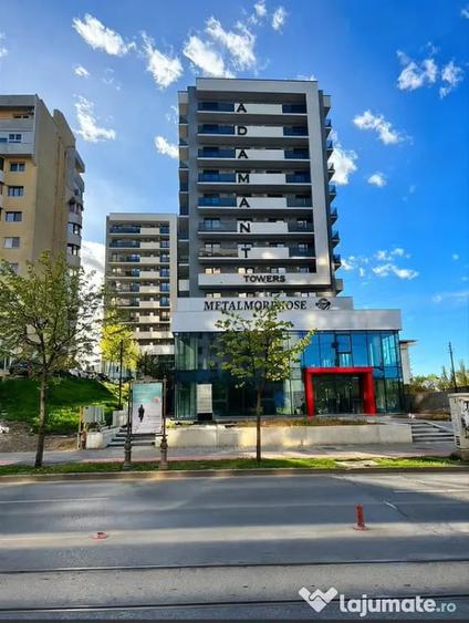 Apartament cu 7 camere decomandat în Nicolina