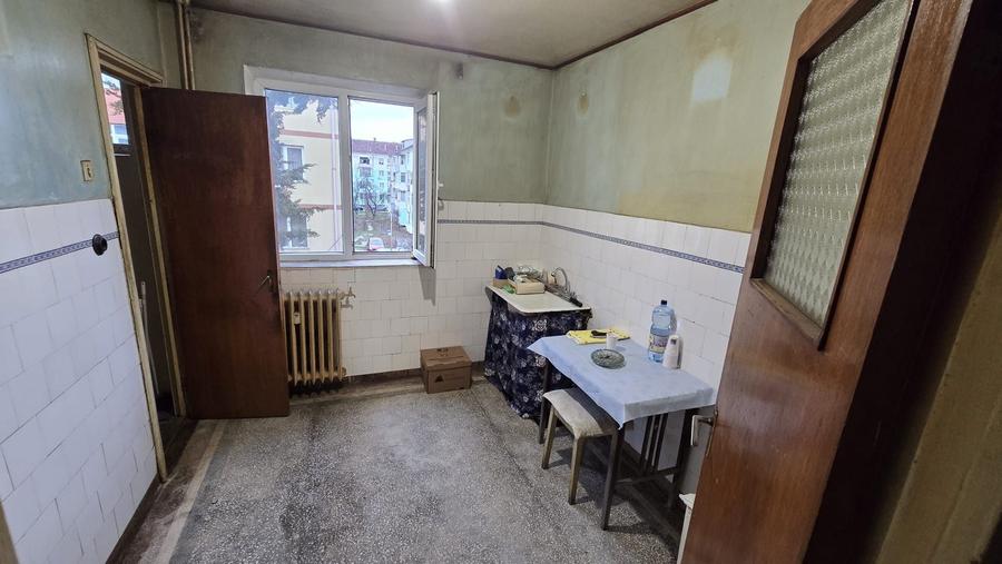 Apartament cu 3 camere decomandat în Central