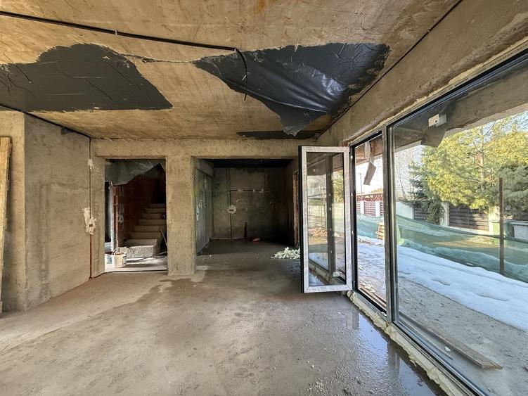 Casă individuală cu 4 camere cu Canalizare în Central