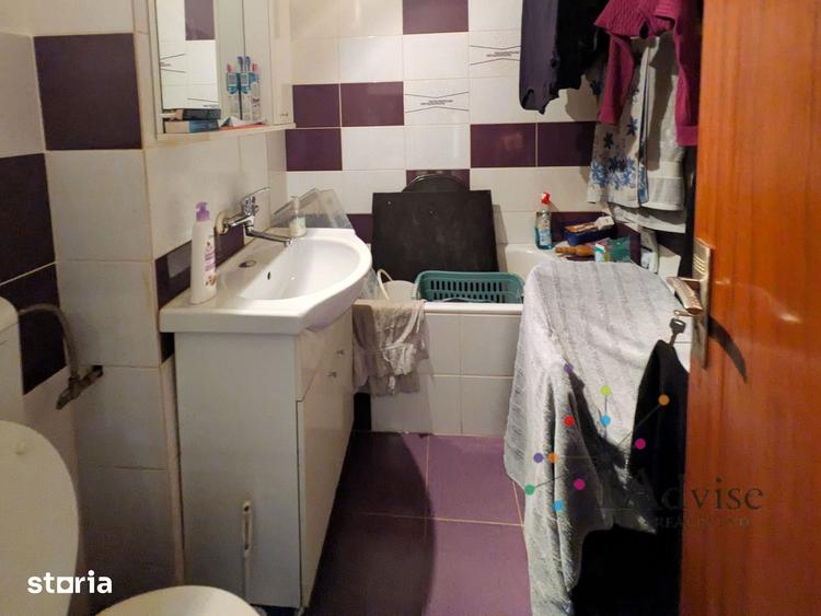 Apartament cu 3 camere decomandat în Florilor