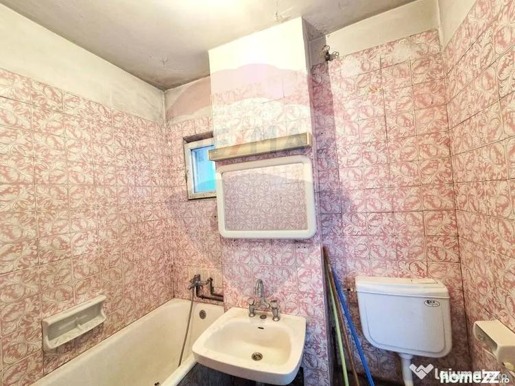 Apartament cu 4 camere decomandat în P-ța Unirii