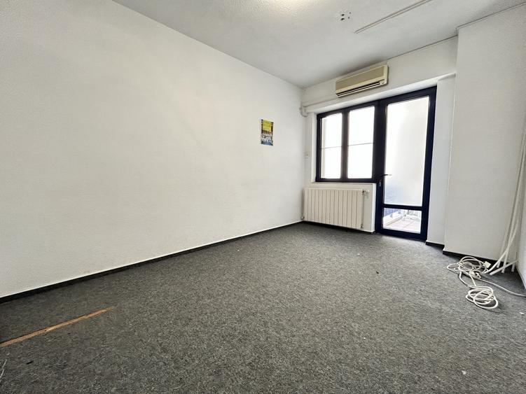 Apartament cu 4 camere decomandat în Polonă