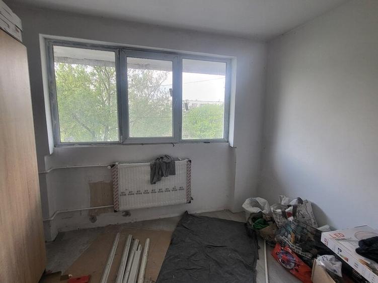 Apartament cu 3 camere decomandat în Drumul Taberei