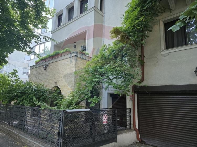 Apartament cu 2 camere semidecomandat, mobilat în Primăverii