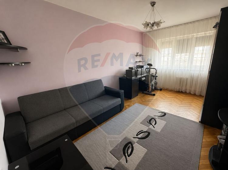 Apartament cu 3 camere semidecomandat, mobilat în Mănăștur