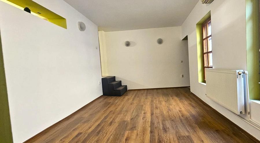 Casă cu 6 camere cu Canalizare în ICIL