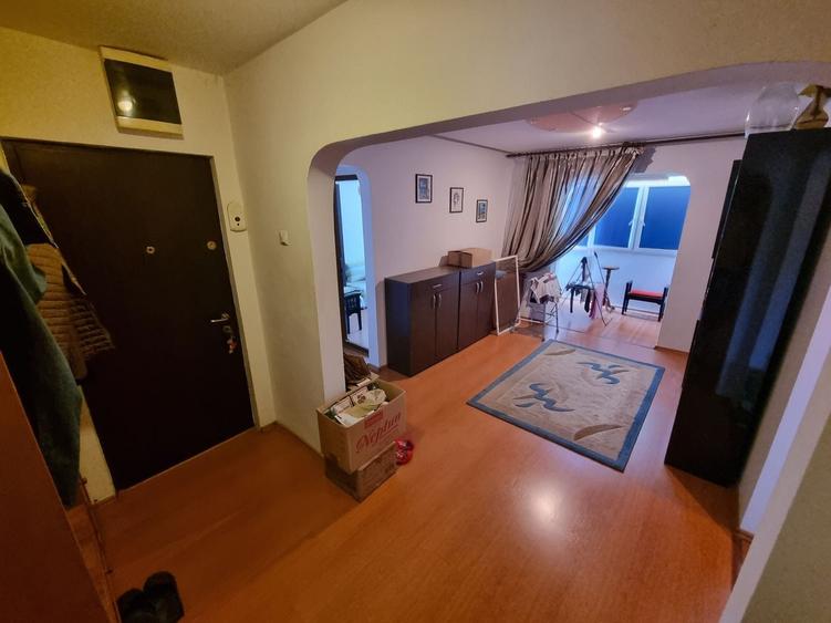 Apartament cu 4 camere decomandat în Inel II