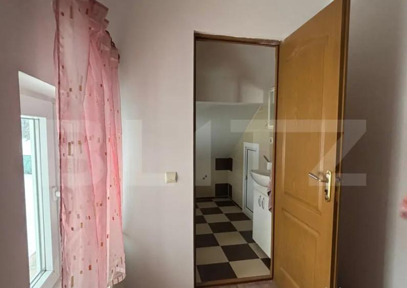 Casă cu 7 camere cu Teren 1300 Mp în Central