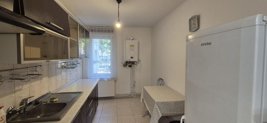 De inchiriat ap. 3 camere - str. Muncii - 7
