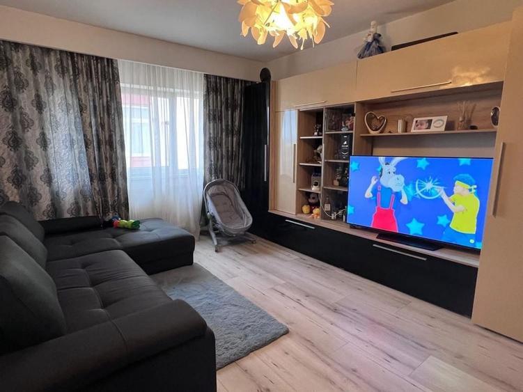 Apartament cu 4 camere decomandat în Central