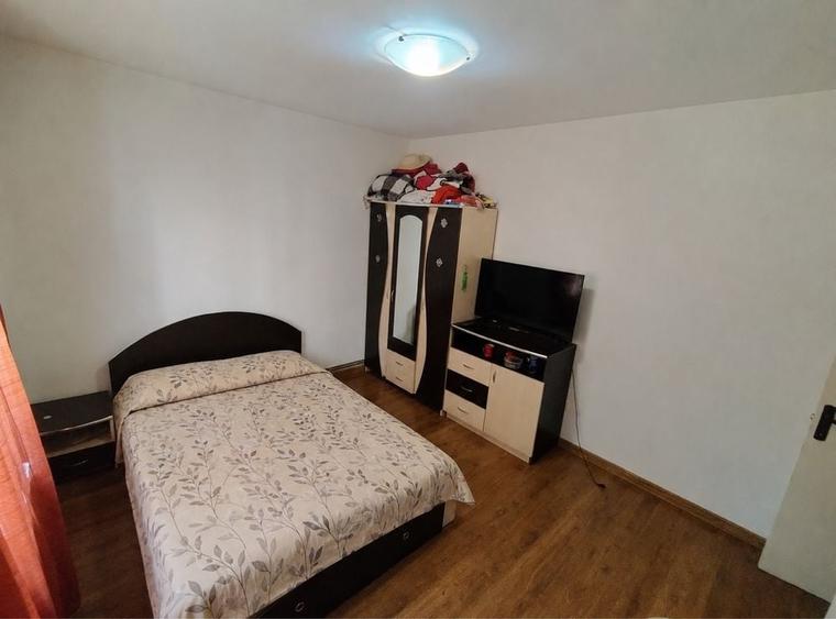 Apartament cu 3 camere decomandat în Radu Negru