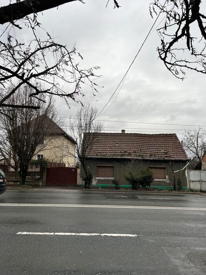 Casă cu 2 camere cu Teren 1450 Mp în Central