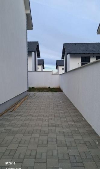 Casă cu 1 camere cu Teren 500 Mp în Gușterița