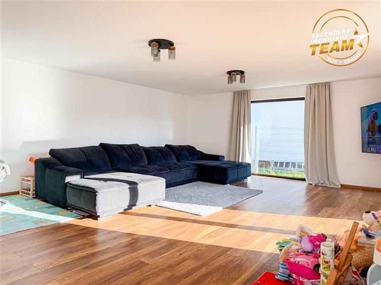 Casă individuală cu 4 camere cu Teren 800 Mp în Periferie