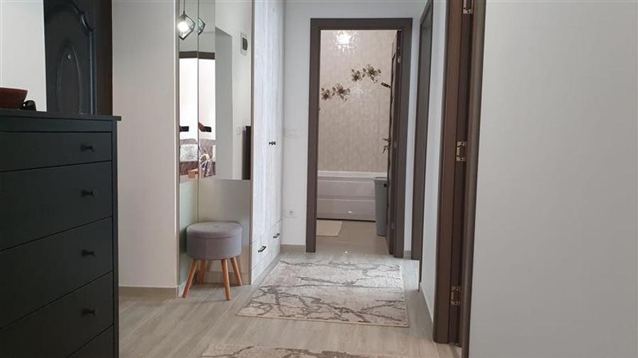 Apartament cu 3 camere decomandat, mobilat în Burdujeni