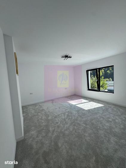 Casă cu 6 camere cu Teren 482 Mp în Central