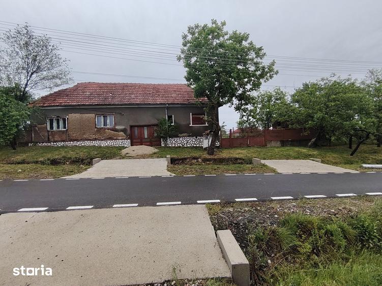 Casă cu 3 camere cu Teren 2880 Mp în Buteni