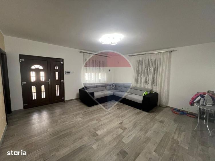 Casă cu 4 camere cu Teren 300 Mp în Central