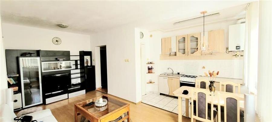 Apartament cu 2 camere decomandat, mobilat în Ștrand