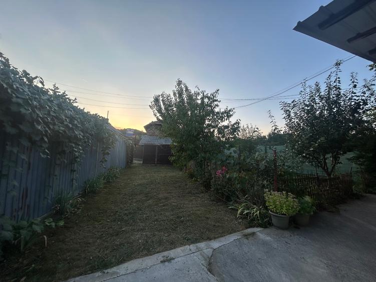 Casă cu 2 camere cu Teren 410 Mp în Lacurile