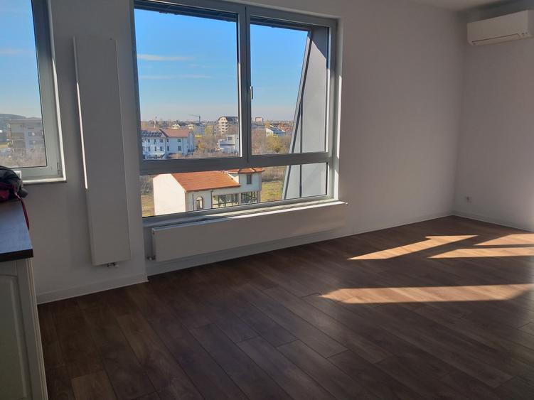 Apartament cu 3 camere decomandat în Băneasa