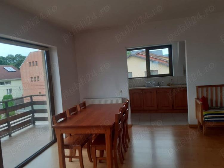 Apartament cu 3 camere decomandat în Europa
