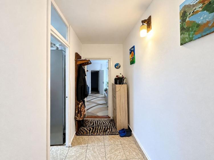 Apartament cu 2 camere semidecomandat, mobilat în Lipovei