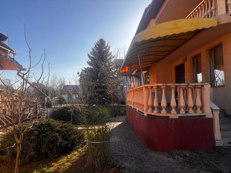 Casă individuală cu 6 camere cu Canalizare în Calea Moldovei