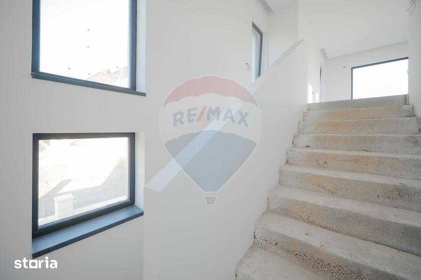 Casă cu 4 camere cu Teren 575 Mp în Iorga