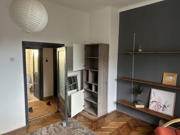 Garsonieră decomandată în Central