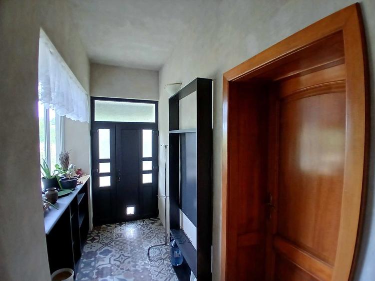 Casă cu 3 camere în Santăul Mare