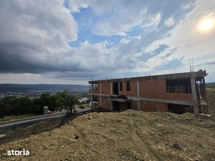 Casă cu 5 camere decomandat cu Teren 340 Mp în Mărăști