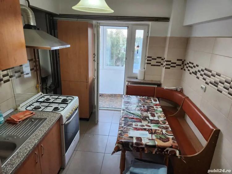 Apartament cu 4 camere decomandat în Central