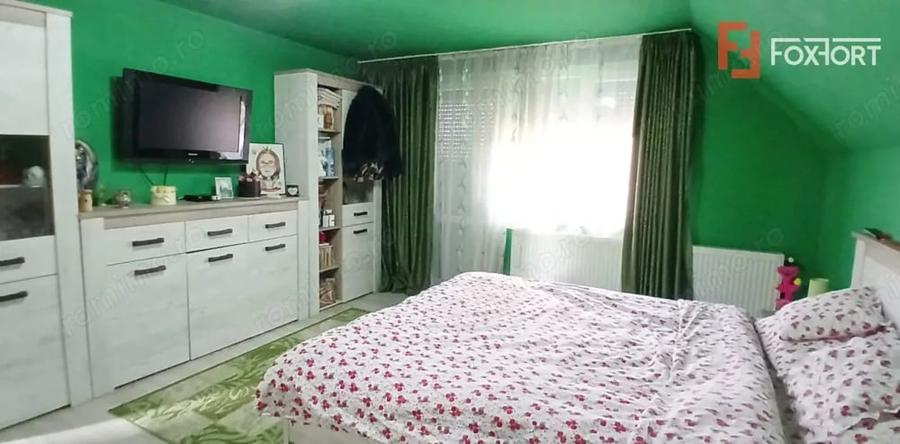 Casă cu 5 camere cu Teren 845 Mp în Sânmihaiu Român