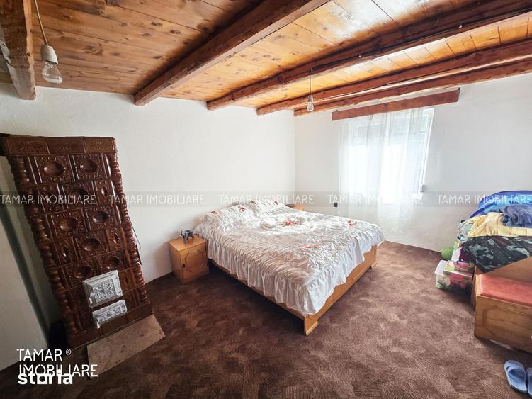 Casă cu 5 camere cu Teren 900 Mp în Târnova