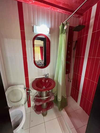Duplex cu 5 camere cu Canalizare în Exterior Sud