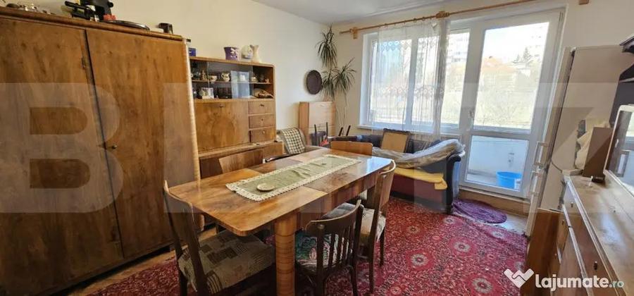 Apartament cu 4 camere semidecomandat în Simeria