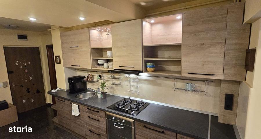 Apartament cu 3 camere decomandat în Astra