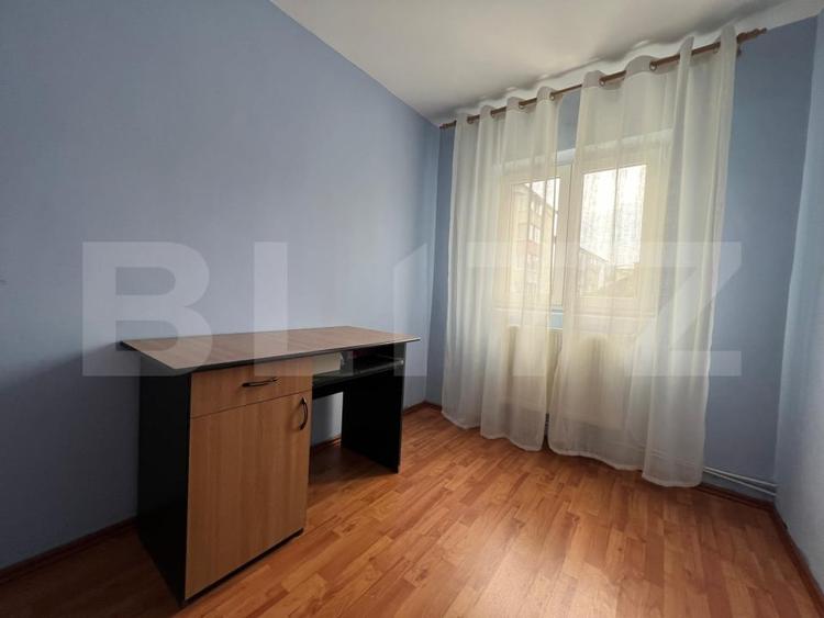 Apartament cu 3 camere semidecomandat, mobilat în Ștefan cel Mare