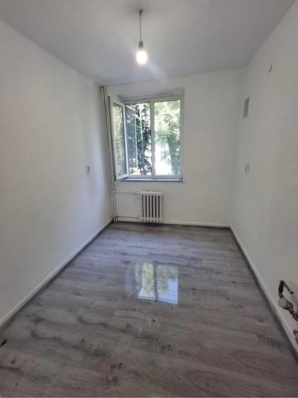 Apartament cu 2 camere semidecomandat în Craiovei
